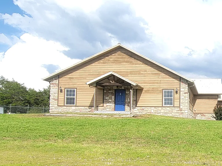 852 State Highway K #A — Photo 1