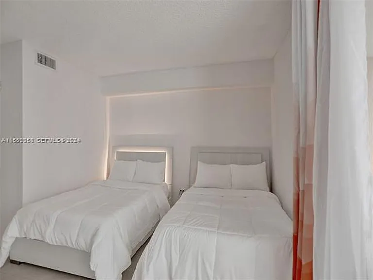 17555 Atlantic Blvd #1101 — Photo 45