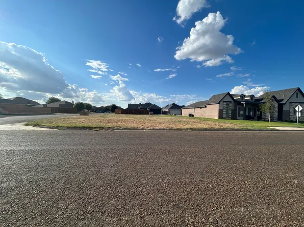 704 N 7th St, Wolfforth, TX 79382