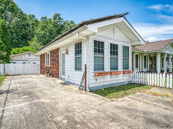 5th image of 426 Valley Ln