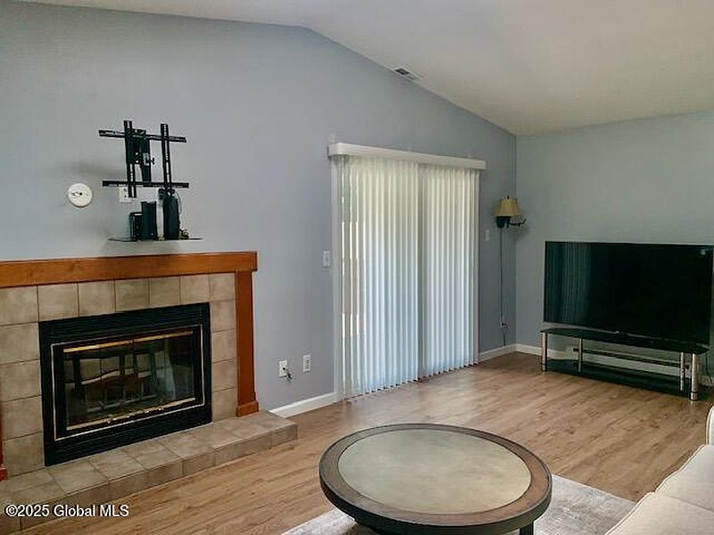 5th image of 2059 Rosedale Way