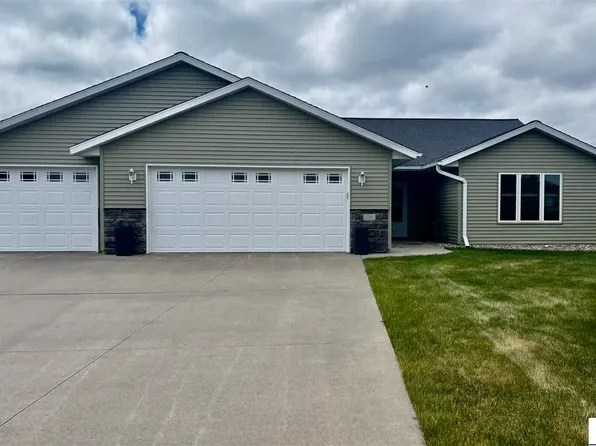 710 Dover Ct, Saint Peter, MN 56082