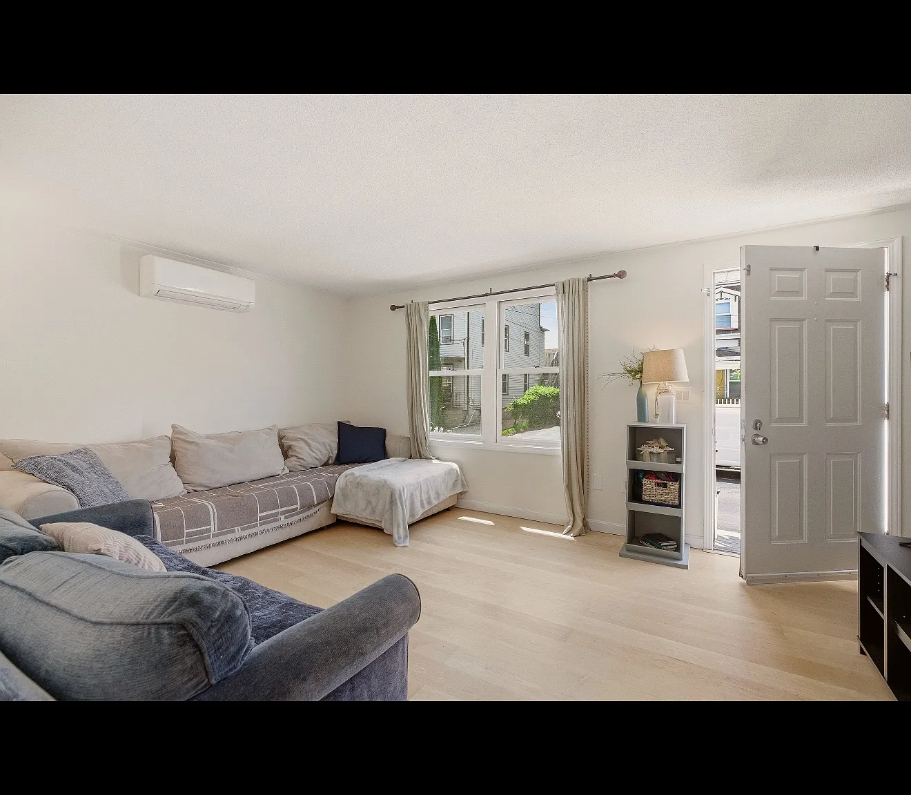 2 bed, 1600 sqft, $3,000 — Photo 2