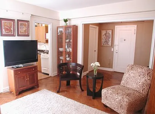 Sold by Simone Song Properties, LLC | media 38