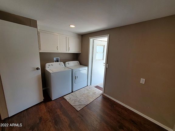 3rd image of 810 E Pennsylvania Ave