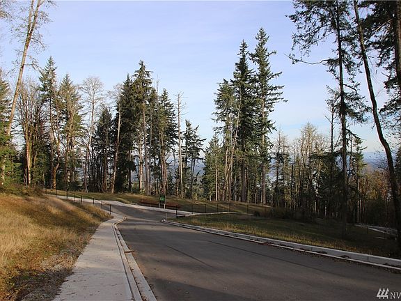 Wonderful paved entrance road