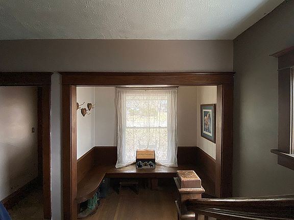 4th image of 504 Logan St