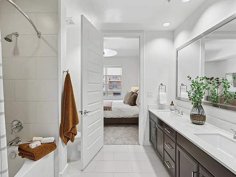 2 Bedroom Model: Bathroom