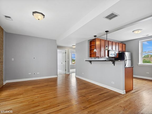 2nd image of 2344 W Granville Ave #2