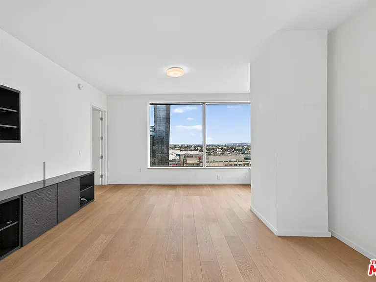 889 Francisco St #1806 — Photo 4