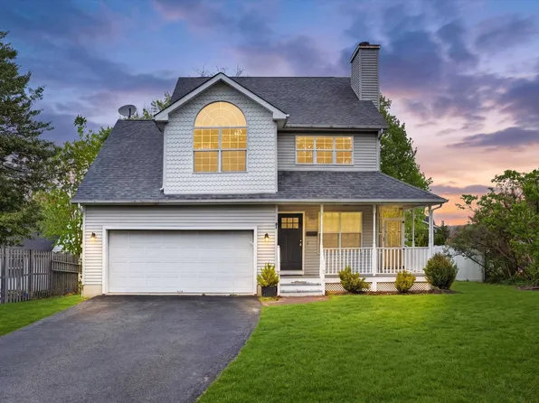 61 Pine St, Newton, NJ 07860