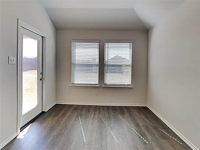 724 Glover Dr — Photo 7