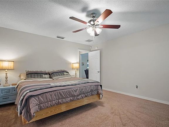 3rd image of 6442 Woodside Dr N