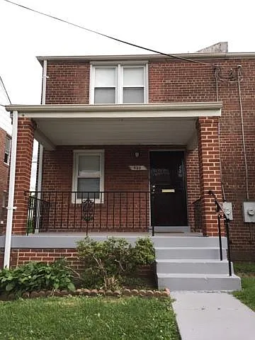 639 Emerson St NE photo 1