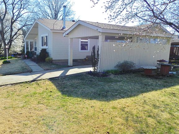 3rd image of 2564 Blue Heron Dr
