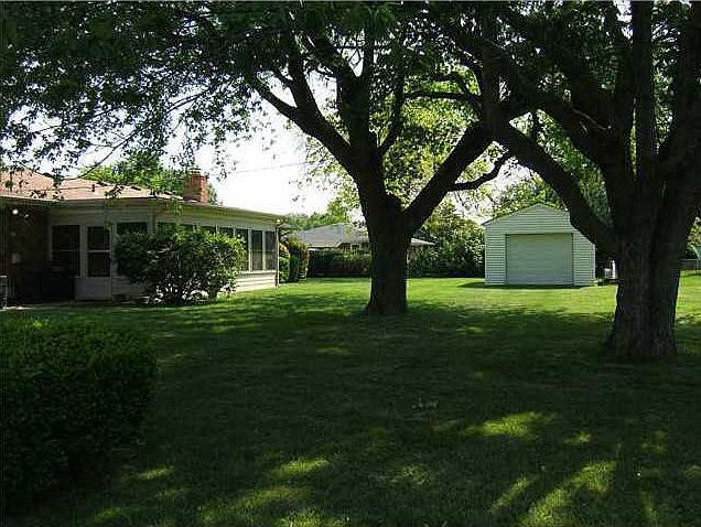 2nd image of 133 Willow Rd