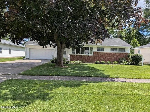 207 Pontious Pl, Napoleon, OH 43545