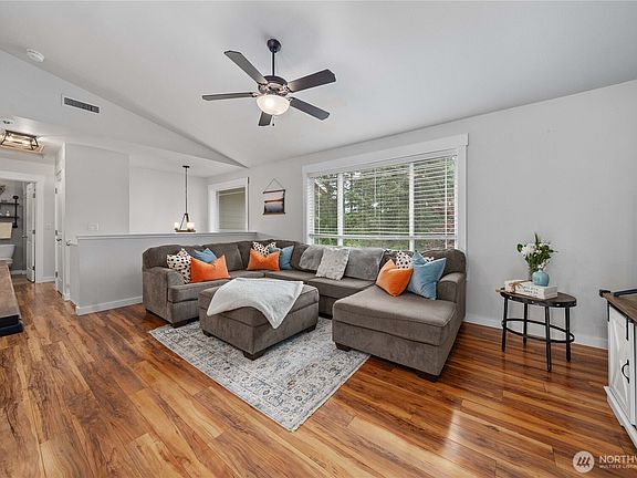 4th image of 15423 Horseshoe Avenue SW