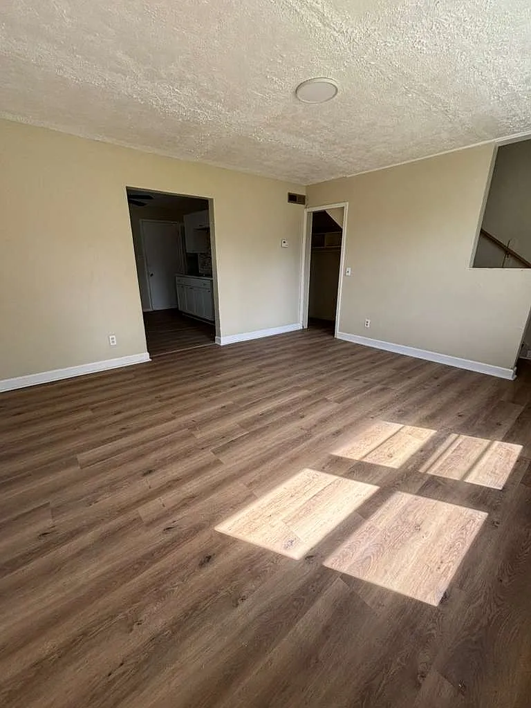 3 bed, 1000 sqft, $1,150 — Photo 4