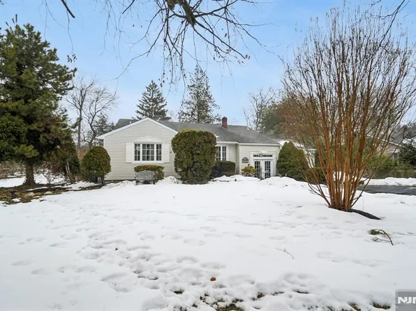 199 Honeysuckle Dr, Township Of Washington, NJ 07676