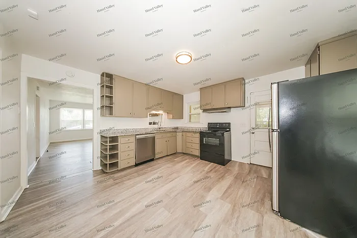 804 Proctor Pl — Photo 5