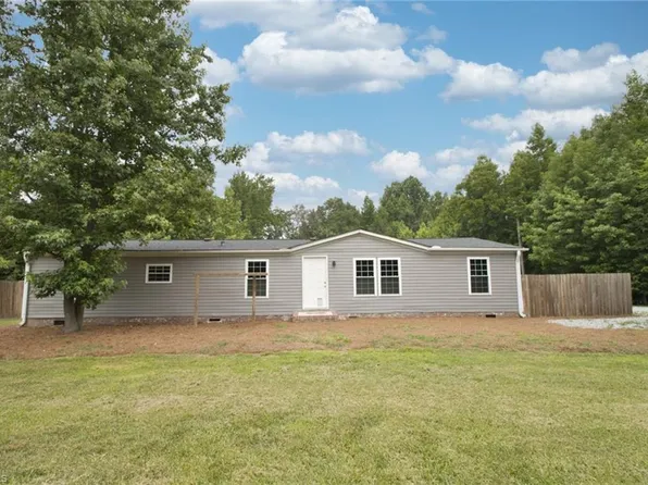 8662 Harlow Rd, Archdale, NC 27263