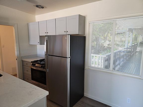 2nd image of 3555 Lincoln Ave #11