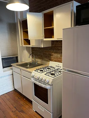 Rented by Eric Goodman Realty Corp | media 16