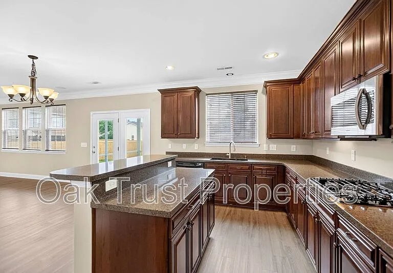 7018 Bellflower Ln — Photo 9