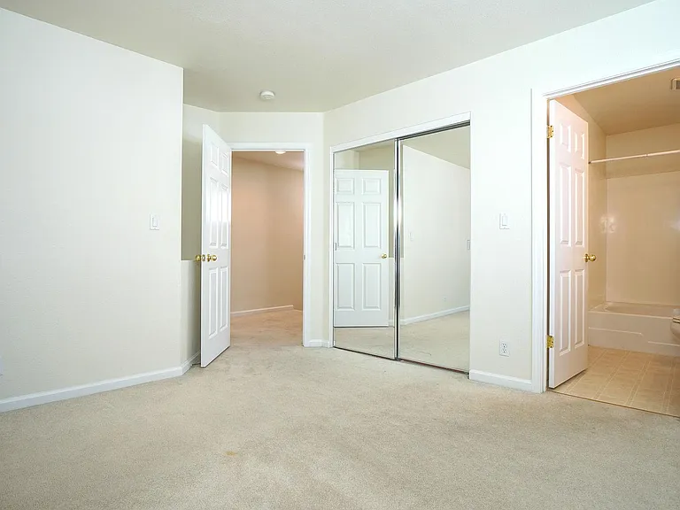 558 Driscoll Pl — Photo 25