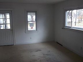5th image of 324 Lemyra St SE