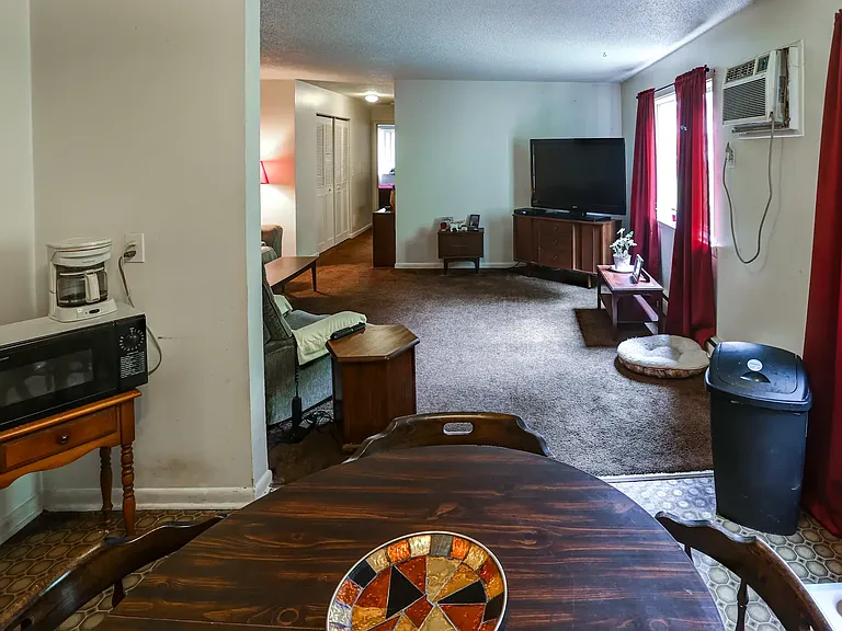 The Creekside Manor Apartments — Photo 9
