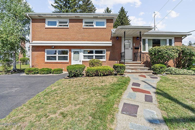 3rd image of 789 Western Avenue