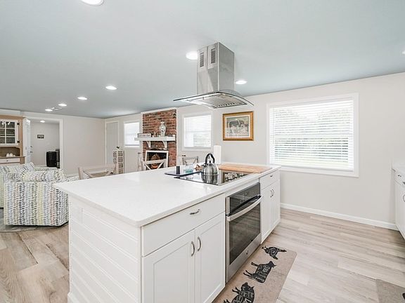 4th image of 604 10th St