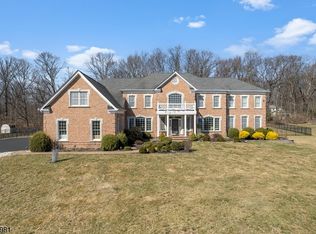 39 Balmoral Dr, Pittstown, NJ 08867
