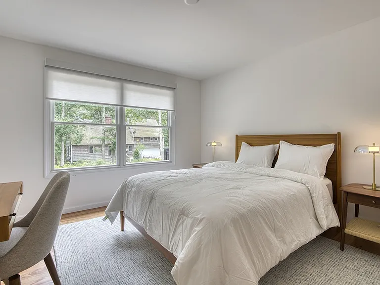 23 Crystal Dr — Photo 2
