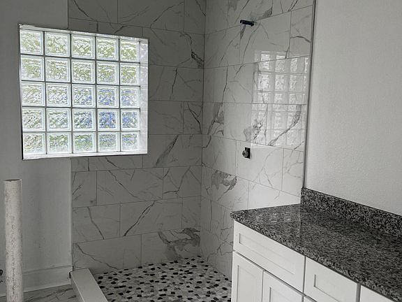 3rd image of 108 Lado Ln