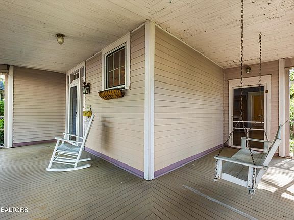 5th image of 908 Eleanor St