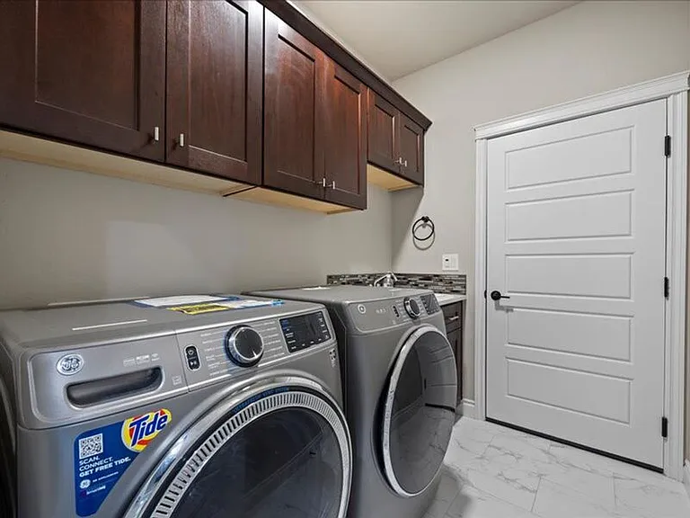 1615 Palermo Ave — Photo 16