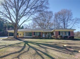 2817 Kingsburry Rd, Clover, SC 29710