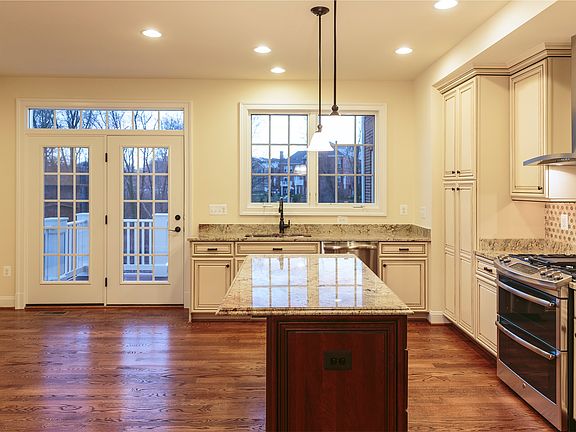 2nd image of 10695 Yorktown Ct