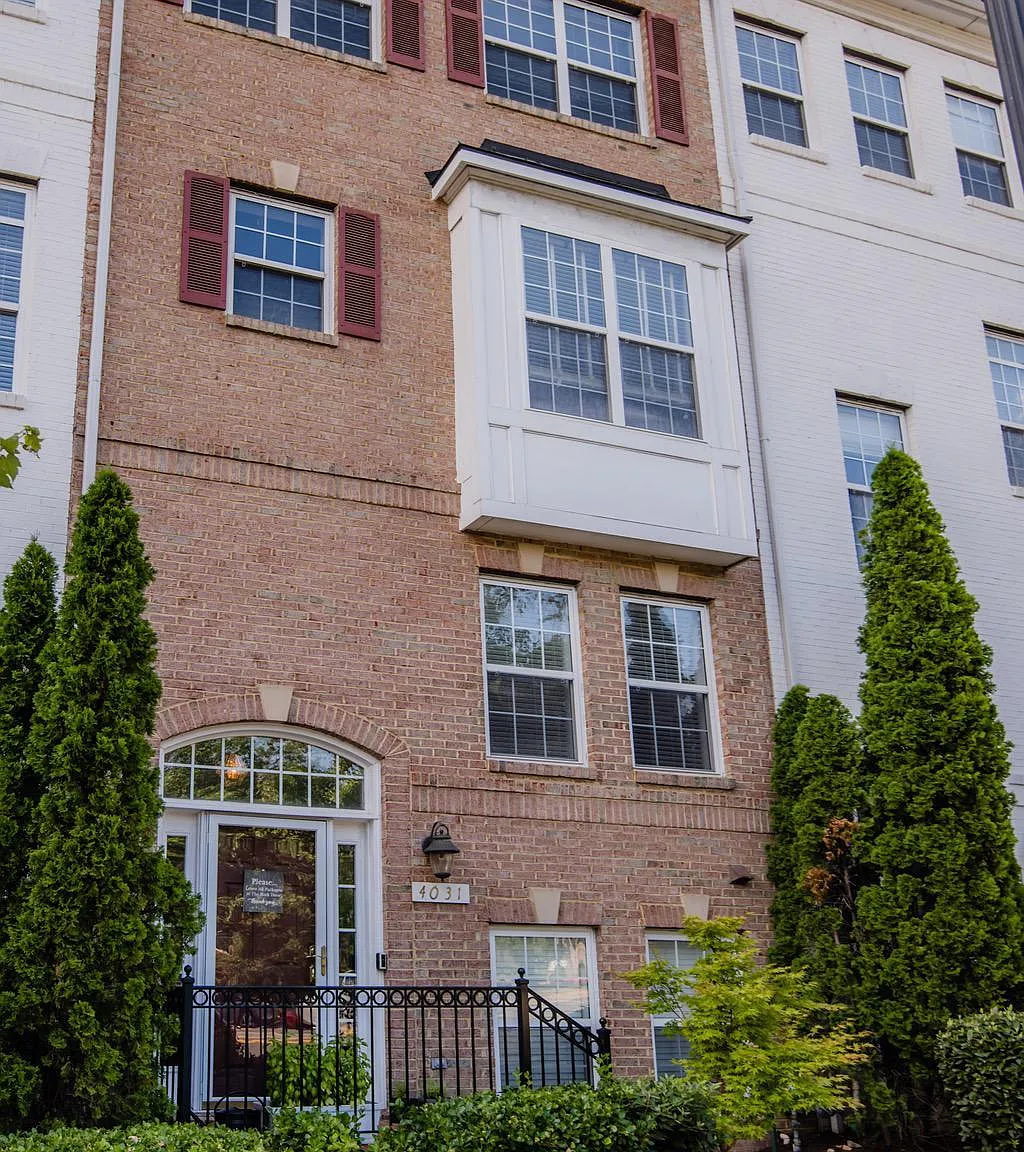 3 bed, 2.5 bath, 1902 sqft, $4,100 — Photo 1