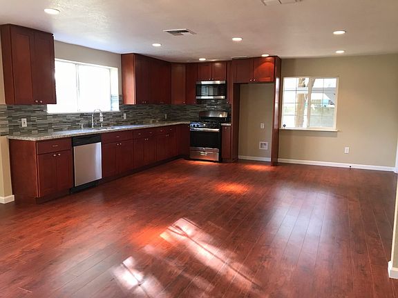 5th image of 414 Tenaya Ave