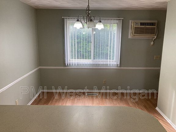 5th image of 214 Grand Manor Dr