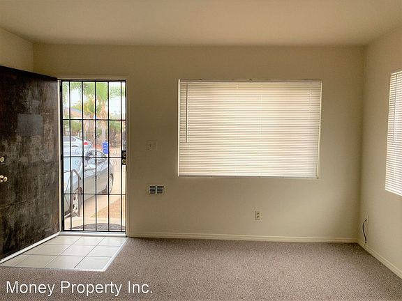 3rd image of 739 Woodlawn Ave
