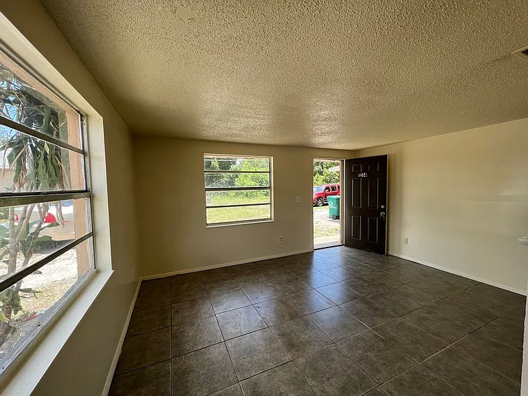 1014 57th Avenue Dr E — Photo 6
