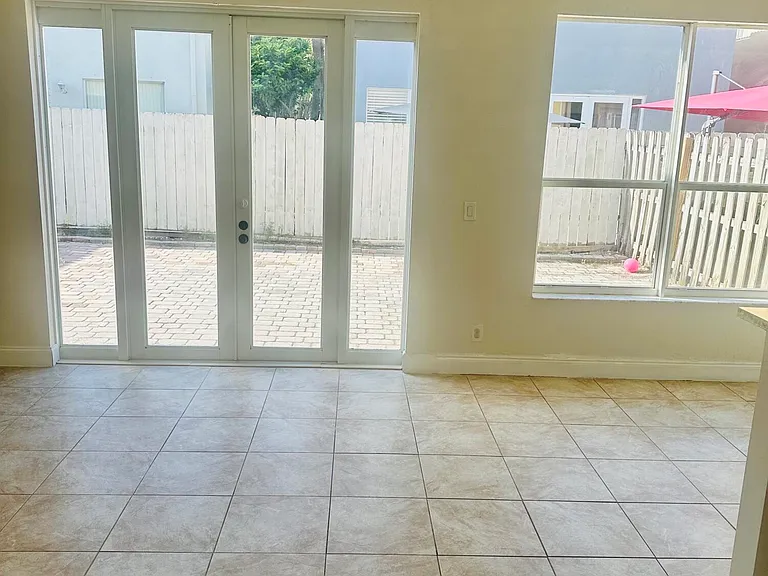 4147 Meade Way — Photo 15