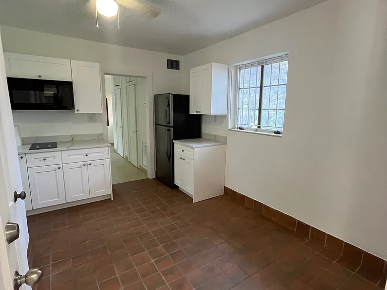 8214 E Dixie Hwy #1 — Photo 1