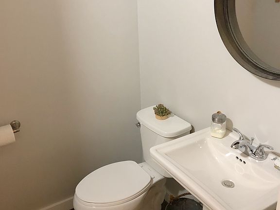 1/2 bathroom 