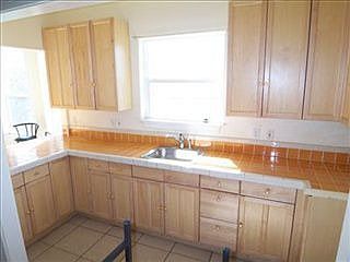 3rd image of 225 W Oak St